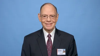 A scene from the video “‘Put Up a Hard Fight for the Faith’!​—Excerpt.” Brother David Splane of the Governing Body.