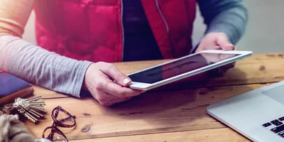 Looking at jw.org on a tablet