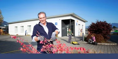 Jehovah’s Witnesses in Switzerland care for maintenance projects at their Kingdom Hall