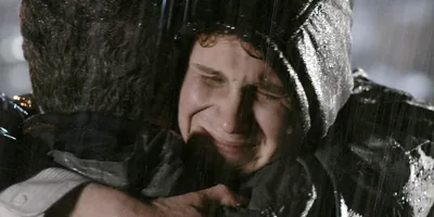 David returns and embraces his father