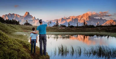 A father and son look at Jehovah’s creation