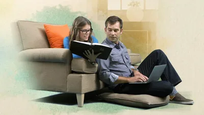 A scene from the video “Why Study the Bible?” A wife shares something she read in the Bible with her husband.