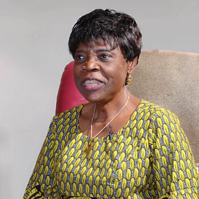 A scene from the video “Lessons From The Watchtower​—Safeguard Your Heart.” Happy relates her experience.