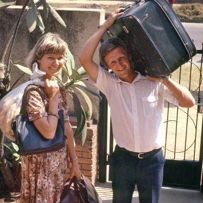 Mats and Ann-Catrin carrying luggage and some food.