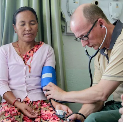 One of Jehovah’s Witnesses from a medical team in Europe checks a Nepal earthquake victim’s blood pressure
