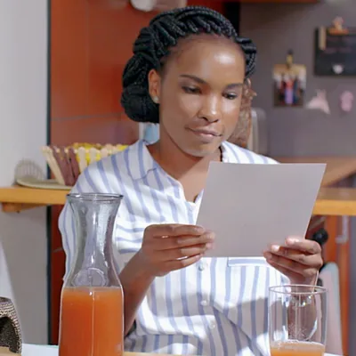 A scene from the video “Lessons From The Watchtower​—Safeguard Your Heart.” Umjay browses real estate advertisements.