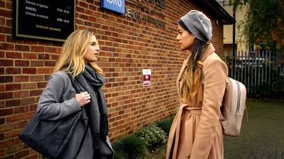 A scene from the video “Help Your Students to Develop a Personal Relationship With Jehovah.” Neeta talking with Jade.