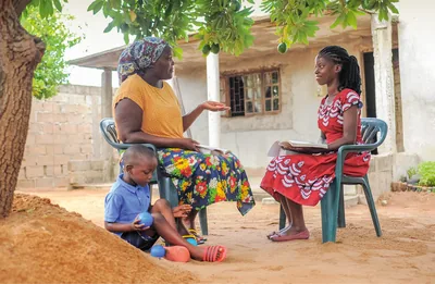 A sister listening as her Bible student expresses herself.